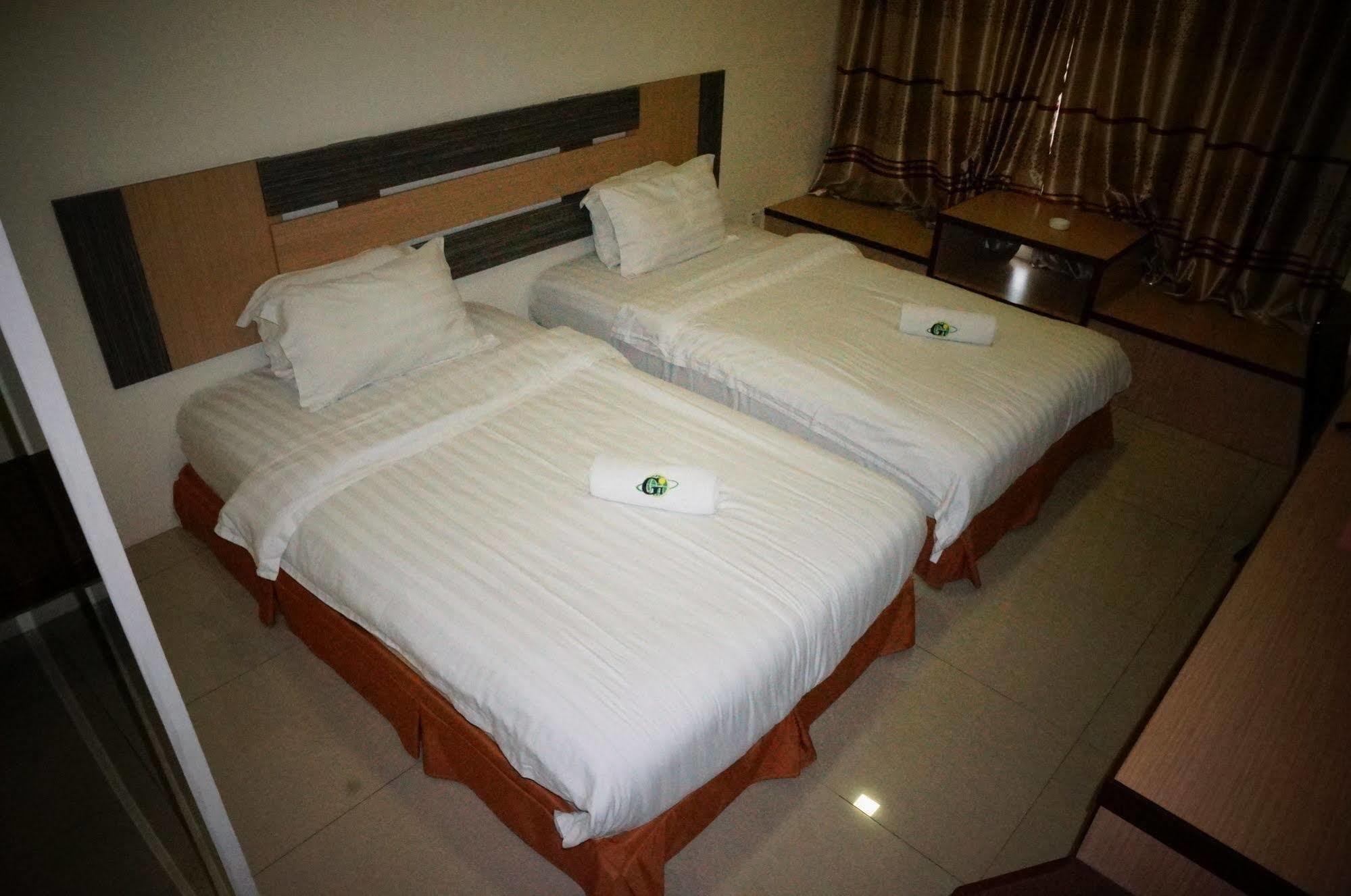 סרמבאן Oyo 776 Fame Hotel מראה חיצוני תמונה